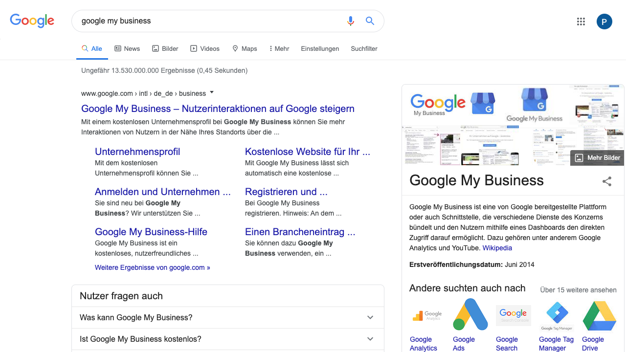 Hier ist ein Screenshot der Google Suchergebnisseite zu sehen. Dort wurde nach dem Schlagwort "Google My Business" gesucht. Das erste Ergebnis ist von Google selbst, danach erscheint eine Nutzer fragen auch-Box. Rechts neben den normalen Suchergebnissen ist die Infobox zu finden.
Klickst Du auf das Suchergebnis zu Google My Business, kannst Du starten.