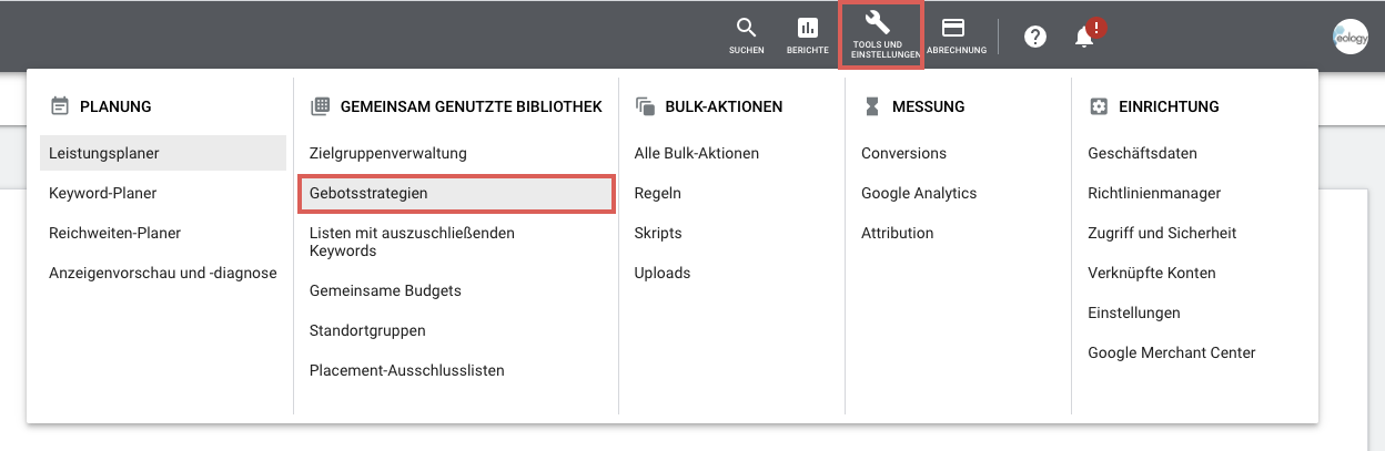 Über das Werkzeugsymbol öffnet sich das Drop-Down-Menü für Tools und Einstellungen. Hier kannst Du die Option Gebotsstrategien auswählen, Quelle: Google Ads